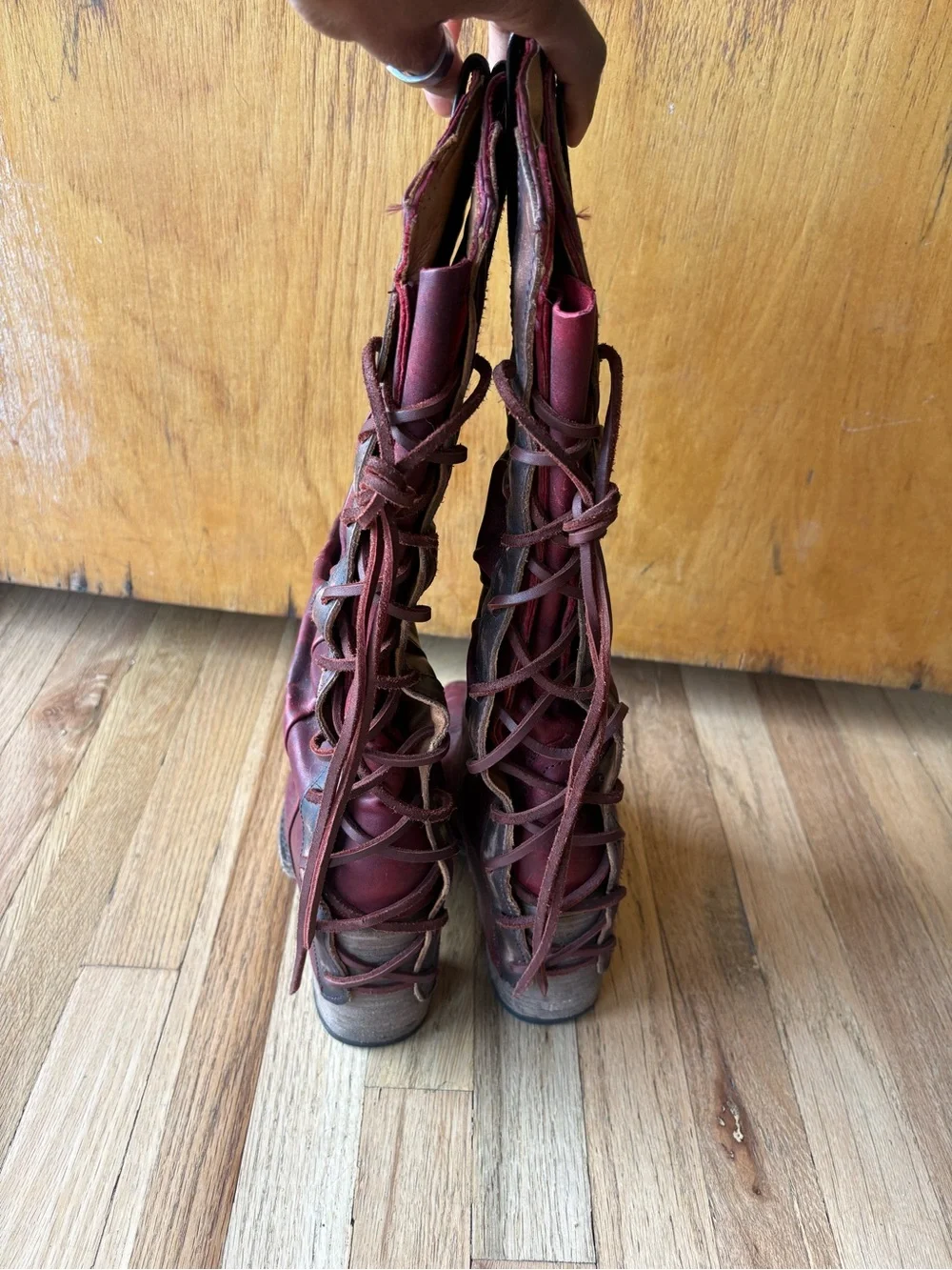 Jules Western Boot in the distressed wine/burgundy